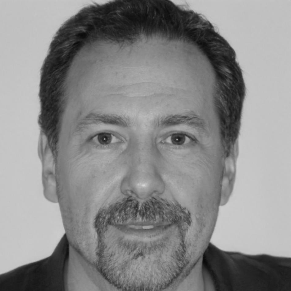 Portrait de Régis Fontaine, analyste financier spécialisé
