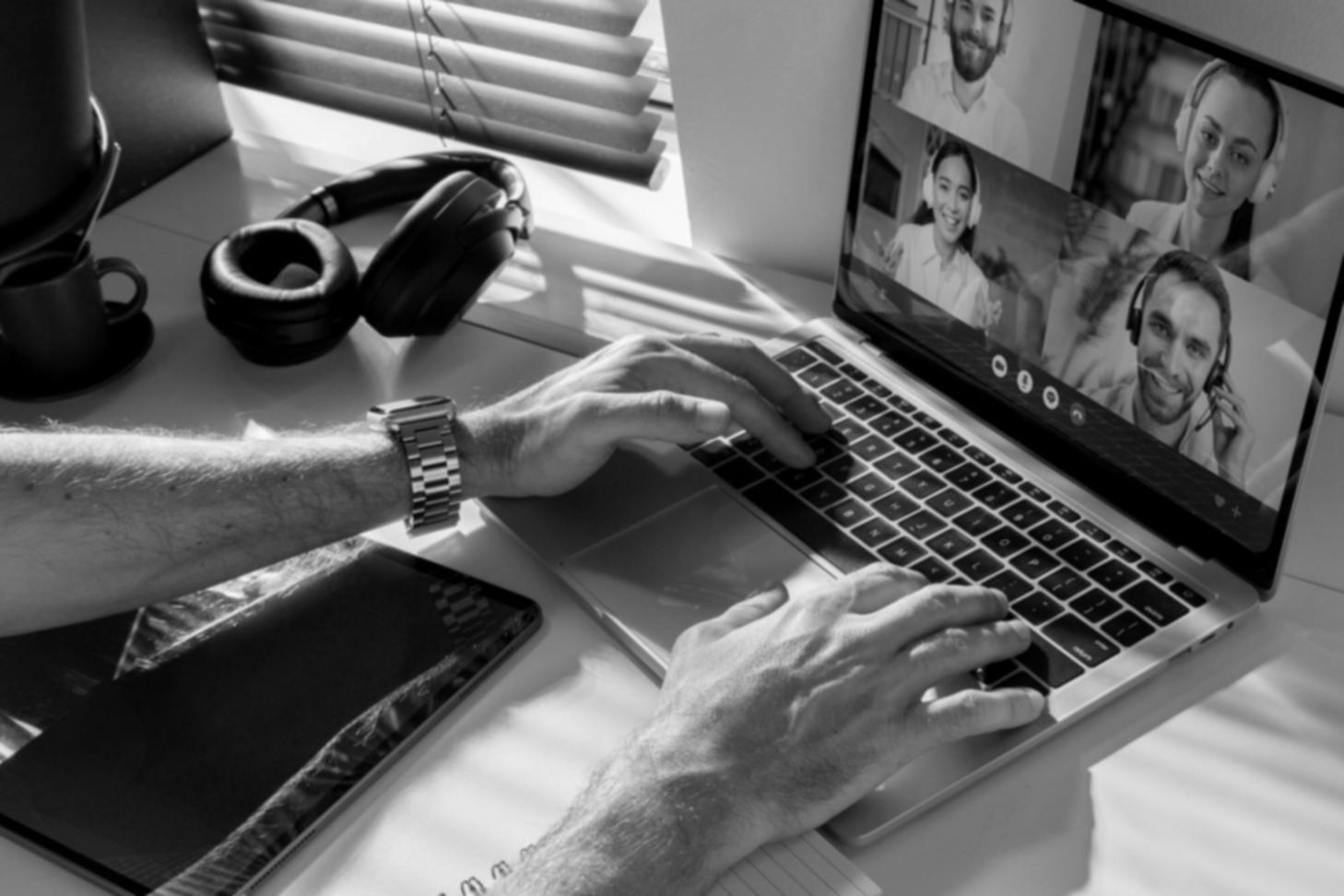 Bureau de planification financière avec documents et calculatrice